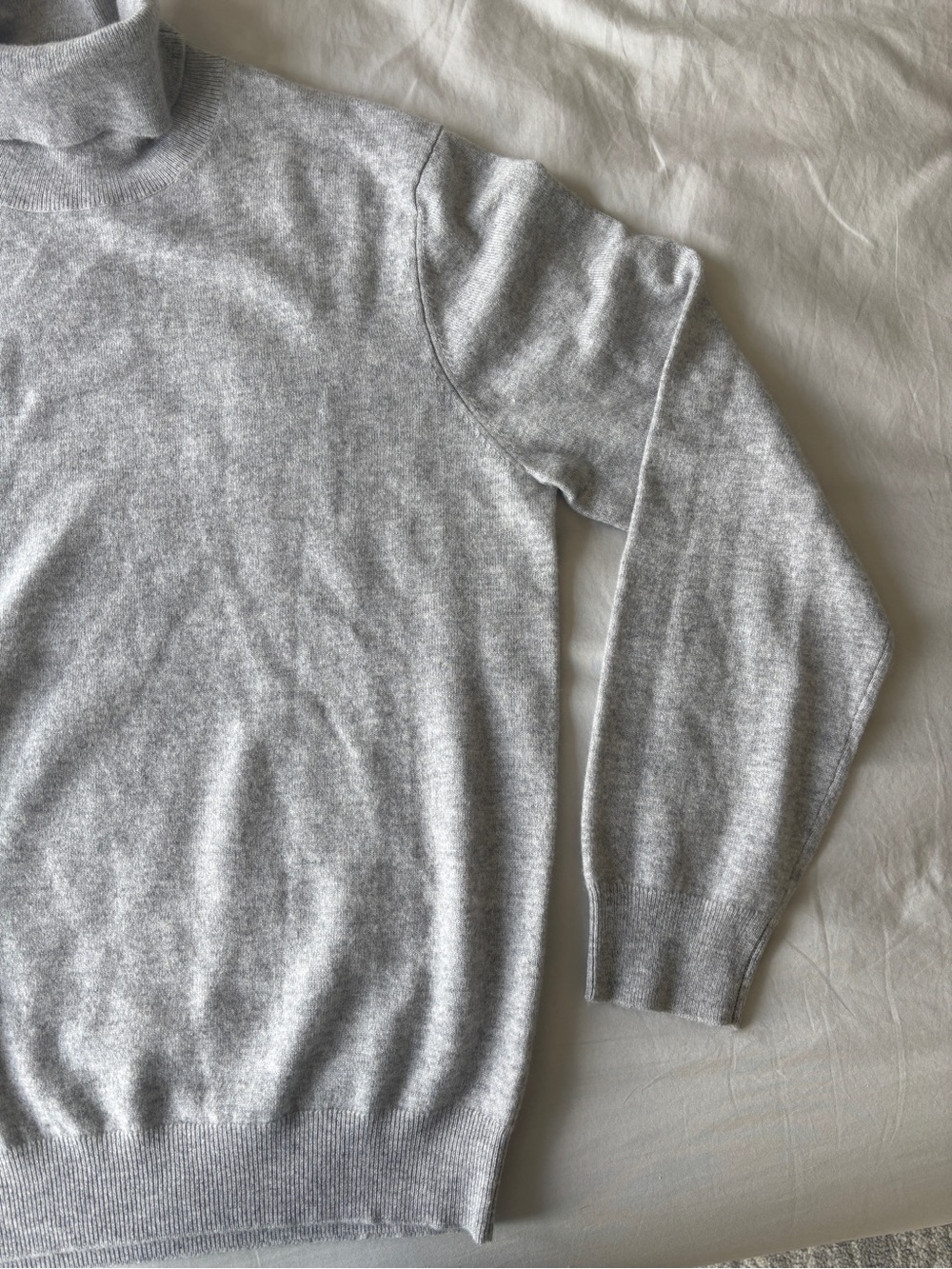 Neiman Marcus Cashmere Sweater Platinum Grey XL NWT - Picture 3 of 7